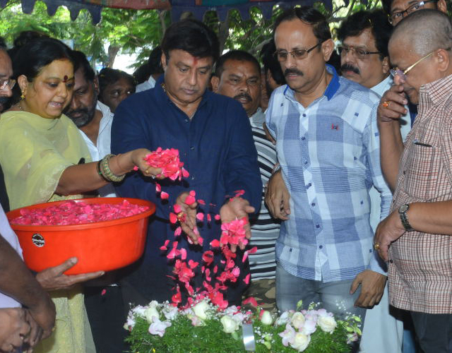 Balakrishna Pays Tribute to Director Kodi Ramakrishna